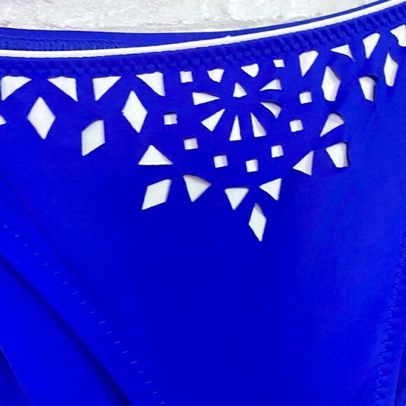 BECCA Floral cutout bikini set sz L - Picture 4 of 8